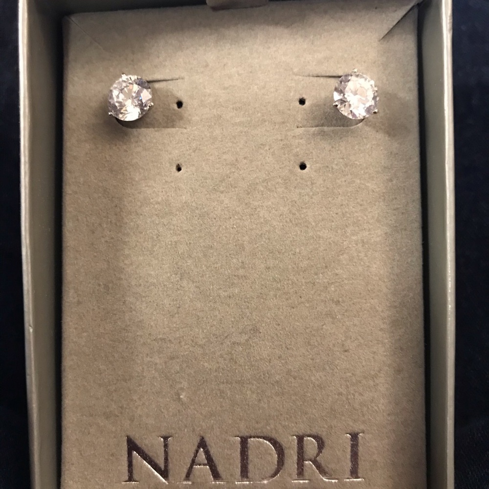 🙀Nadri ~3 CT stud earrings